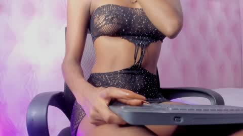 Snapshot of hillary_banks__ chatting on February 2025 03:52:01 AM Hillary online show from February 2025 03:52:01 AM