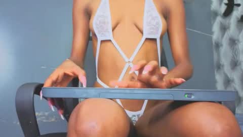 Snapshot of hillary_banks__ chatting on October 2025 05:37:01 AM Hillary online show from October 2025 05:37:01 AM