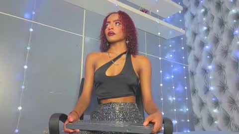 Snapshot of hillary_banks__ chatting on November 2025 07:01:01 AM Hillary online show from November 2025 07:01:01 AM