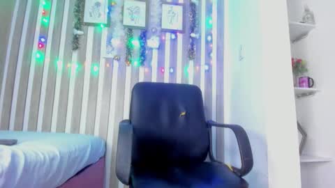 Snapshot of hillary_banks__ chatting on December 2025 10:26:01 PM Hillary online show from December 2025 10:26:01 PM