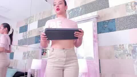 Snapshot of hillary_chen chatting on October 2025 02:30:01 AM Hillary online show from October 2025 02:30:01 AM