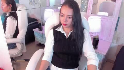 Snapshot of hillary_chen chatting on November 2025 02:46:02 AM Hillary online show from November 2025 02:46:02 AM