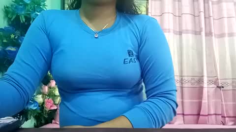 himuhimu22 online show from December 2024 06:06:01 AM