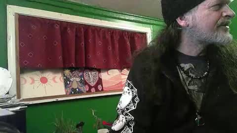 Snapshot of hippiedad333 chatting on April 2026 02:04:02 AM hippiedad333 online show from April 2026 02:04:02 AM