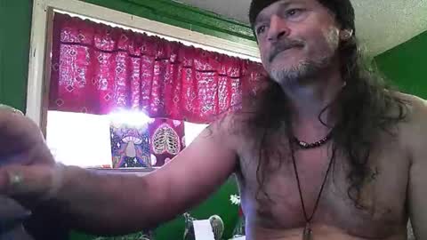 Snapshot of hippiedad333 chatting on May 2026 10:28:01 PM hippiedad333 online show from May 2026 10:28:01 PM