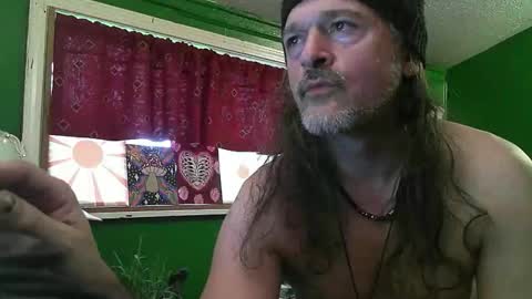 Snapshot of hippiedad333 chatting on May 2026 10:18:02 PM hippiedad333 online show from May 2026 10:18:02 PM