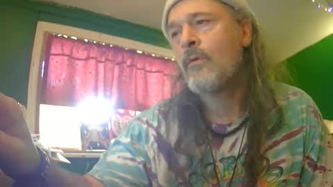 Snapshot of hippiedad333 chatting on May 2026 10:18:02 PM hippiedad333 online show from May 2026 10:18:02 PM