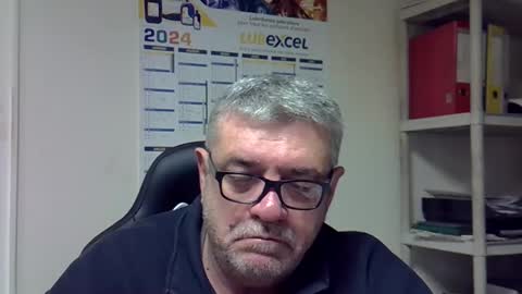 Snapshot of hippopotame17 chatting on December 2024 06:44:01 AM hippo online show from December 2024 06:44:01 AM