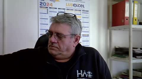 Snapshot of hippopotame17 chatting on December 2024 01:18:02 PM hippo online show from December 2024 01:18:02 PM