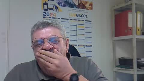 Snapshot of hippopotame17 chatting on December 2024 03:55:01 PM hippo online show from December 2024 03:55:01 PM