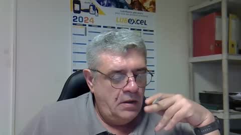 Snapshot of hippopotame17 chatting on December 2024 01:10:02 PM hippo online show from December 2024 01:10:02 PM