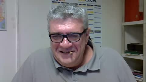 Snapshot of hippopotame17 chatting on December 2024 01:39:02 PM hippo online show from December 2024 01:39:02 PM