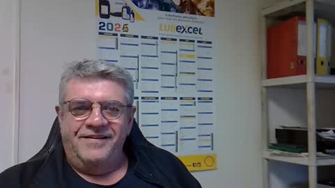 Snapshot of hippopotame17 chatting on January 2025 04:13:01 PM hippo online show from January 2025 04:13:01 PM