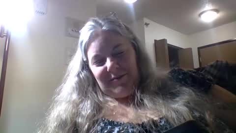 hippysnewhere online show from May 2026 02:28:01 AM