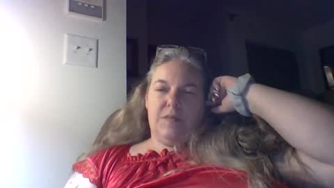 hippysnewhere online show from May 2026 09:26:02 AM