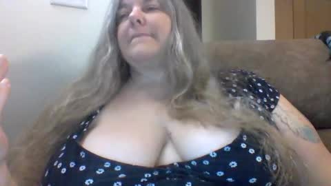 hippysnewhere online show from June 2026 06:10:02 PM