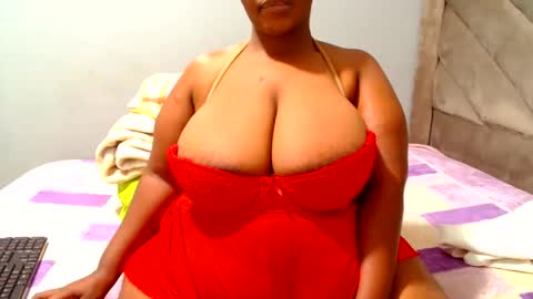 Snapshot of hips2sexy chatting on May 2026 04:18:01 AM hips2sexy online show from May 2026 04:18:01 AM