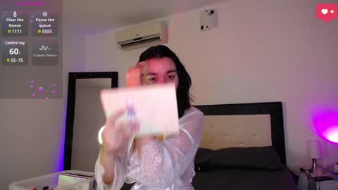 Snapshot of hipshannah chatting on December 2024 11:51:01 PM H A N N A H online show from December 2024 11:51:01 PM