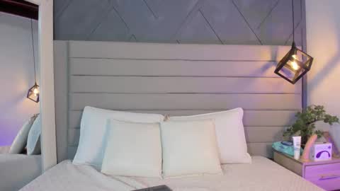 Hisoka online show from November 2025 12:07:01 PM