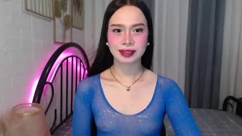 hoelymolly online show from June 2026 05:57:02 PM