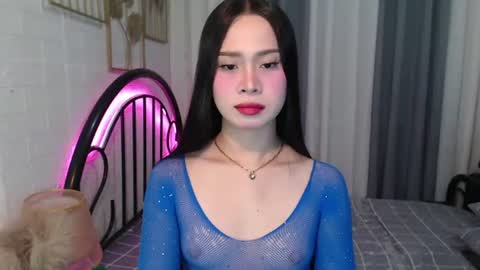 hoelymolly online show from July 2026 06:58:02 PM