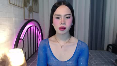 hoelymolly online show from July 2026 07:07:02 PM