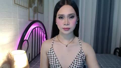 hoelymolly online show from July 2026 09:17:01 PM