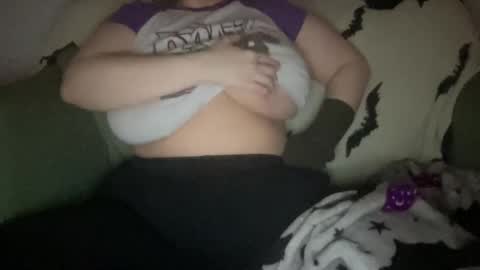 Snapshot of hoestoes915 chatting on February 2025 10:04:01 AM Stacey online show from February 2025 10:04:01 AM