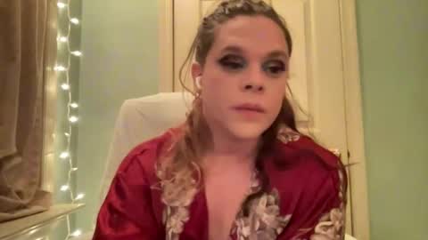 Snapshot of holly23hopefull chatting on December 2024 11:53:02 PM Hollys Drive threw Side Of CB. online show from December 2024 11:53:02 PM