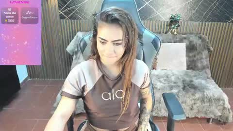 Holly 22 online show from July 2026 11:34:02 AM