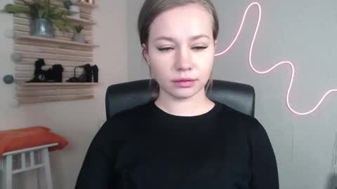 Snapshot of holly_bb95 chatting on December 2024 03:26:01 AM Holly online show from December 2024 03:26:01 AM