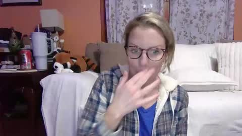 Snapshot of holly_bourbon chatting on October 2025 11:17:02 PM holly_bourbon online show from October 2025 11:17:02 PM
