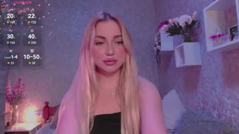 holly_molly8 online show from October 2025 05:44:02 PM