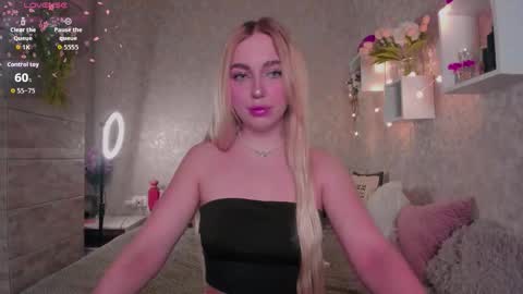 holly_molly8 online show from November 2025 10:59:02 PM