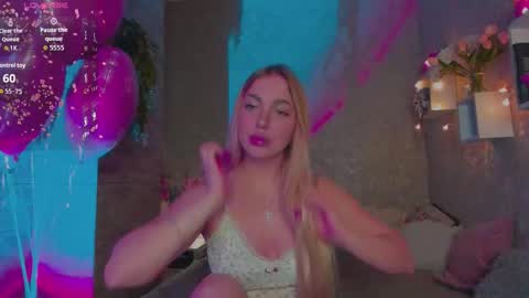 holly_molly8 online show from February 2026 08:27:02 PM