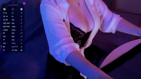 Molly online show from September 2025 01:01:01 PM