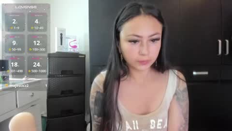 Holly online show from April 2026 04:41:01 AM