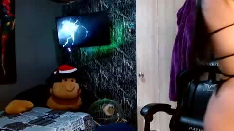 Snapshot of holly_thomsonx69 chatting on December 2024 03:57:02 PM holly_thomsonx69 online show from December 2024 03:57:02 PM