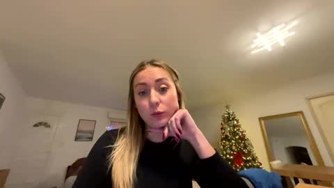 hollyandelon online show from December 2025 11:02:01 PM