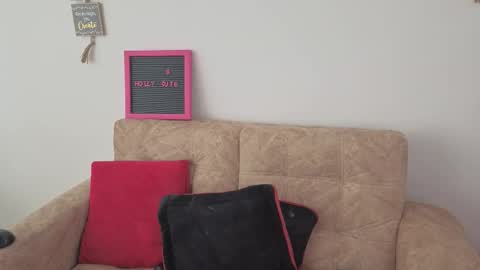 Holly online show from November 2025 05:46:01 PM