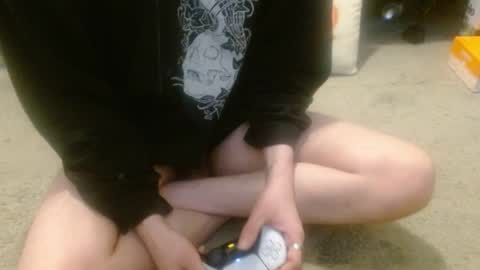 Holly Hawkes online show from April 2026 12:24:02 AM