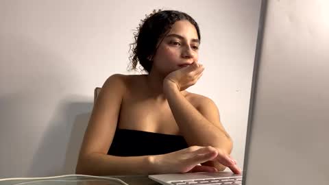 Snapshot of hollykoff chatting on January 2025 12:58:02 AM space online show from January 2025 12:58:02 AM