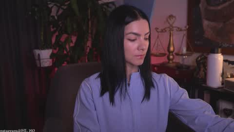 Holly Linder online show from March 2026 01:44:01 AM