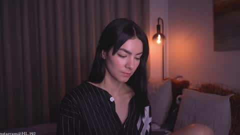 Holly Linder online show from April 2026 02:01:01 AM