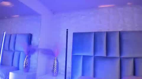 hollypeach_ online show from February 2026 08:03:02 PM