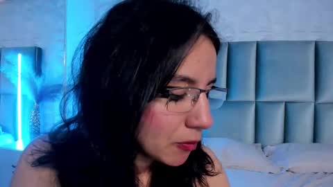 hollypeach_ online show from February 2026 08:04:01 PM