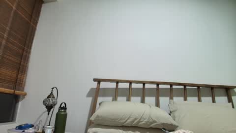 hollyshit_ online show from October 2025 11:37:02 PM