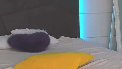 HollyTaillor online show from November 2025 02:17:01 PM