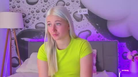 HollyTaillor online show from December 2025 01:05:02 PM