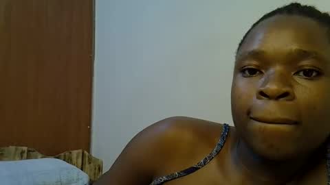 holy_ebony online show from May 2026 06:08:01 AM